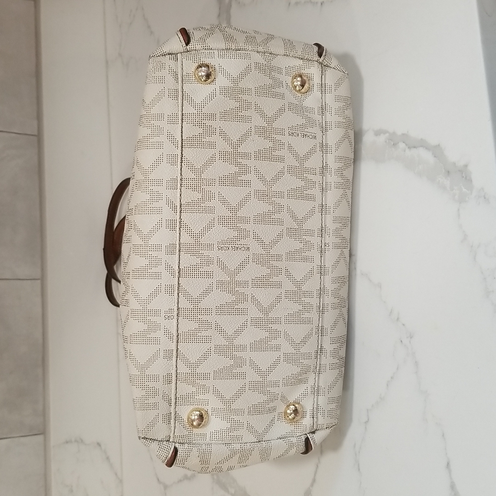 Sold! MICHAEL Michael Kors Harper Signature Cream Shoulder Handbag Tote - Picture 5 of 13